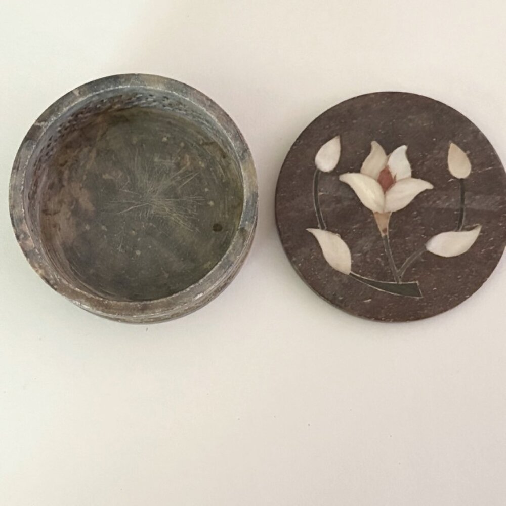 Vtg soapstone trinket box, Crowning Touch Collection